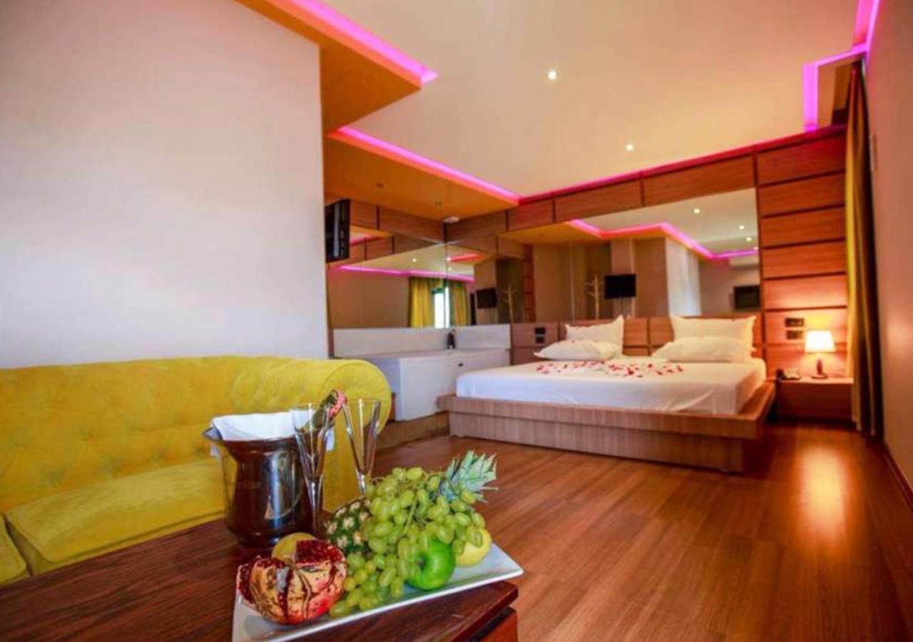 Vivi La Vita Hotel Tirana Exterior photo